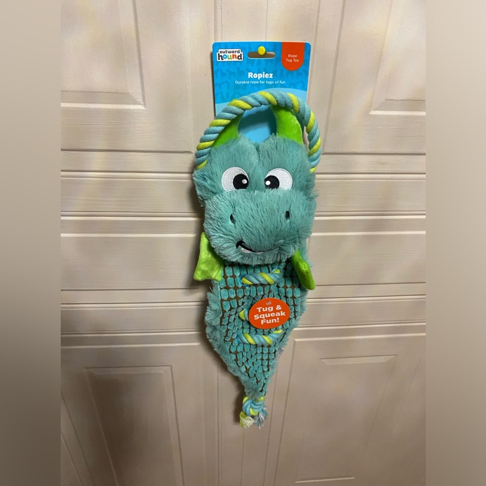 - - Outward Hound Sea horse Ropiez Dog Toy With Squeaker 20”.